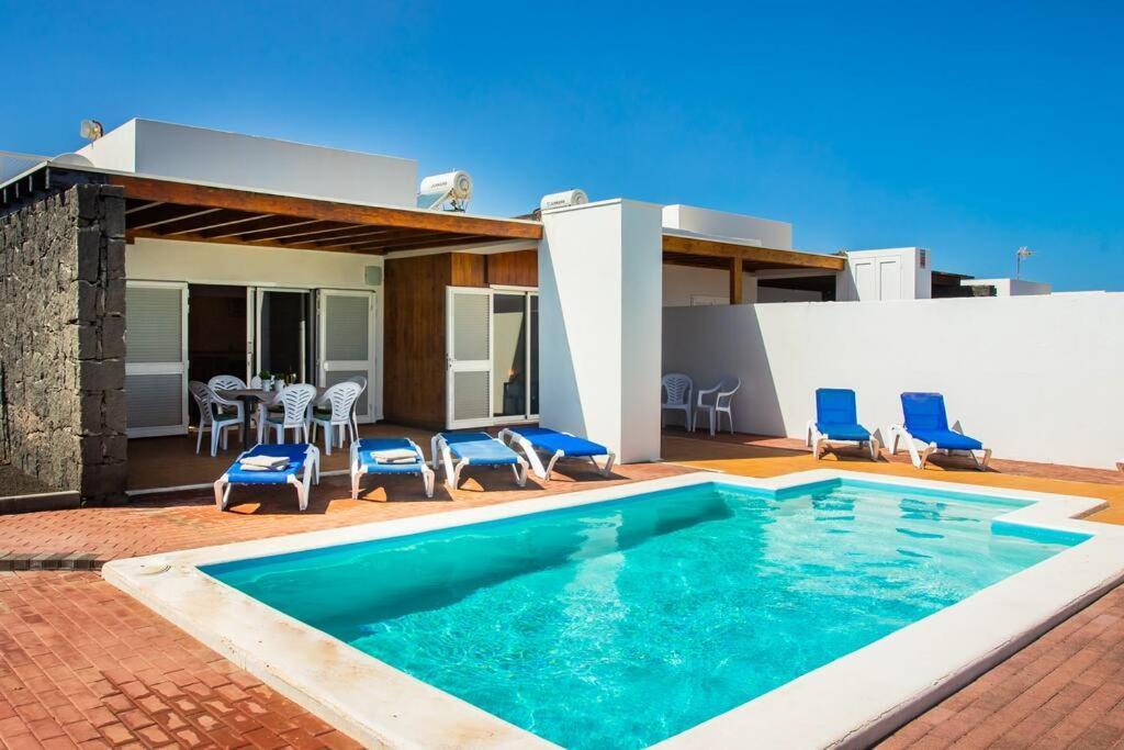 Aleksandra Spacious For 8 Guests, Heated Pool, Mountain Views Playa Blanca (Lanzarote)